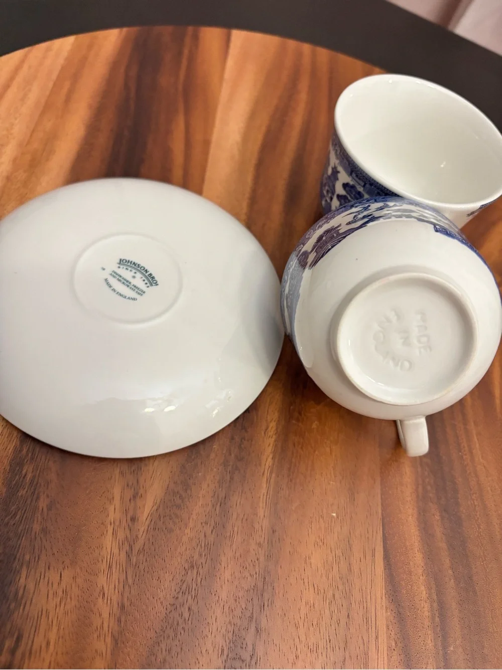 Johnson Bros Blue Willow Teacup and Saucer Set of 2 ENGLAND